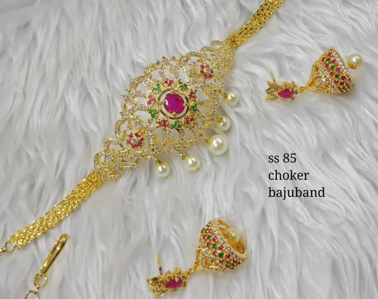 bajuband choker